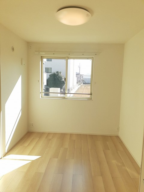 ルピナスの洋室