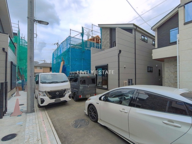 草加市吉町2丁目 新築分譲住宅 全5棟 2号棟の前面道路含む現地写真