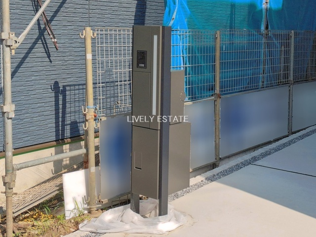 草加市吉町2丁目 新築分譲住宅 全5棟 2号棟の設備|インターホン機能・宅配BOX付き門柱