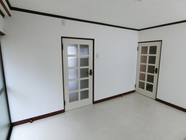 富塚町2156-35戸建の居間・リビング