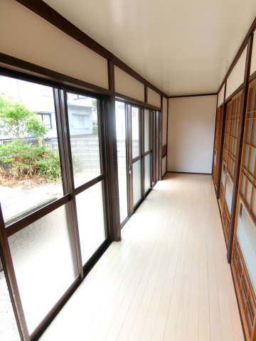 富塚町2156-35戸建の居間・リビング