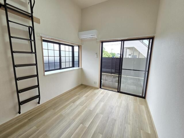 東村山市久米川町３丁目のアパートの居間・リビング