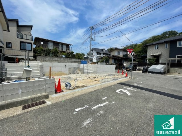 神戸市垂水区神陵台　新築一戸建ての外観|周辺は落ち着いた街並みの住宅地！子育てがしやすい住環境です！まだ未完成ですが、現地でしかわからない事もございます。是非一度ご覧ください。