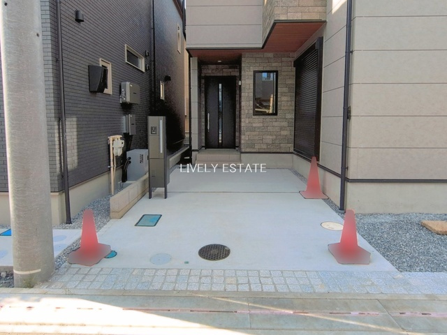 草加市吉町2丁目 新築分譲住宅 全5棟 4号棟の駐車場
