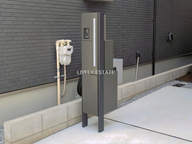 草加市吉町2丁目 新築分譲住宅 全5棟 4号棟の設備|インターホン機能・宅配BOX付き門柱