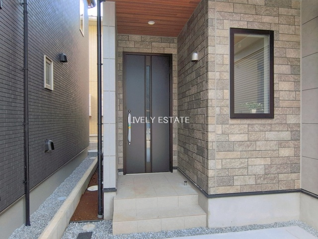 草加市吉町2丁目 新築分譲住宅 全5棟 4号棟の玄関