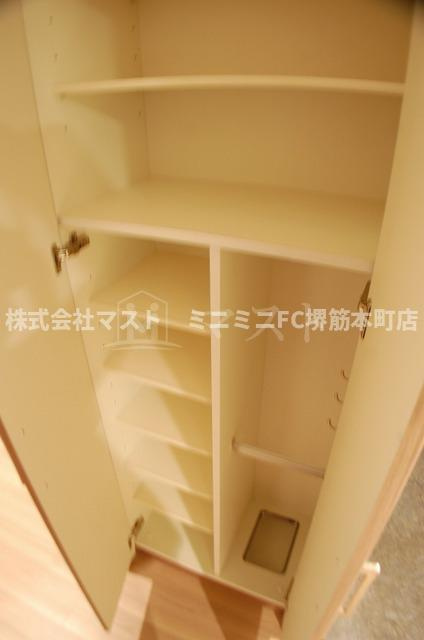 プレサンスタワー北浜の玄関