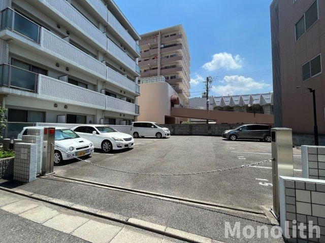 エスタシオン高石の駐車場