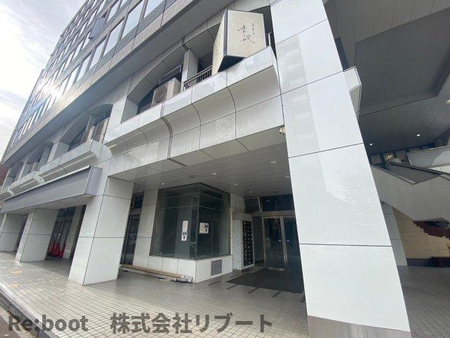 船橋市本町２丁目の店舗事務所のエントランス