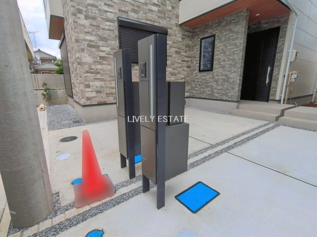 草加市吉町2丁目 新築分譲住宅 全5棟 6号棟の設備|インターホン機能・宅配BOX付き門柱