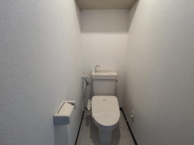 メゾン・ラ・ポームⅡのトイレ|コンパクトで使いやすいトイレです