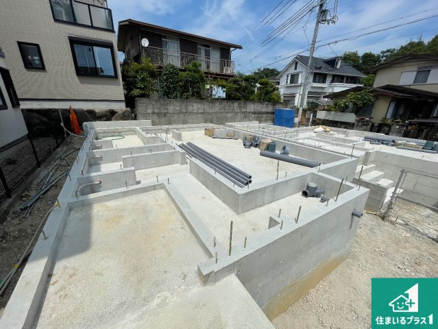 神戸市垂水区神陵台　新築一戸建ての外観|周辺は落ち着いた街並みの住宅地！子育てがしやすい住環境です！まだ未完成ですが、現地でしかわからない事もございます。是非一度ご覧ください。