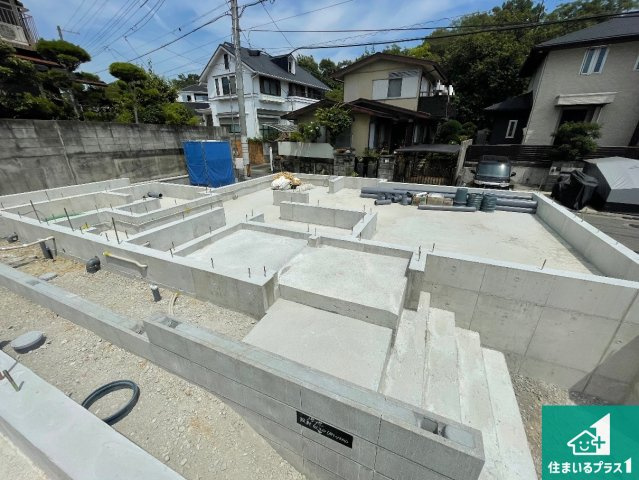 神戸市垂水区神陵台　新築一戸建ての外観|周辺は落ち着いた街並みの住宅地！子育てがしやすい住環境です！まだ未完成ですが、現地でしかわからない事もございます。是非一度ご覧ください。
