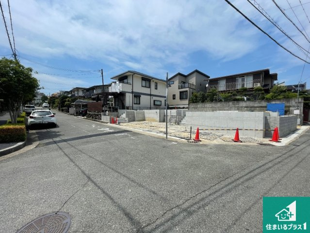神戸市垂水区神陵台　新築一戸建ての前面道路含む現地写真|周辺は落ち着いた街並みの住宅地！子育てがしやすい住環境です！まだ未完成ですが、現地でしかわからない事もございます。是非一度ご覧ください。