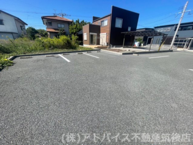 プラステートの駐車場