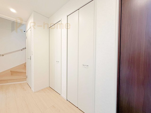 稲敷郡阿見町若栗第7　新築戸建て　1号棟の収納|掃除用具などの収納に便利なホールクローゼット！