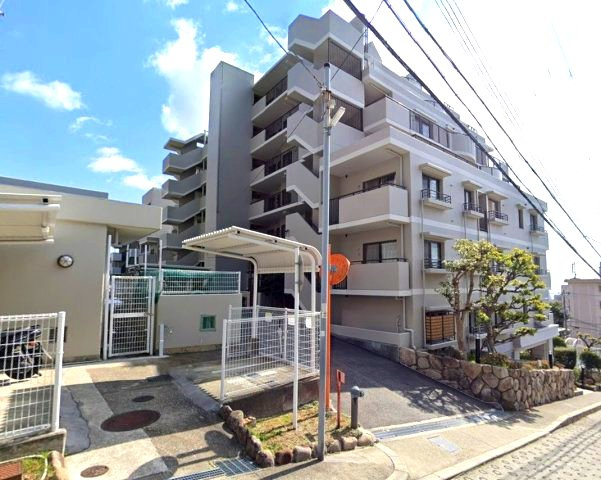 グラン・フェルティ神戸青谷の駐車場|たっぷりの陽光と心地よい風が舞い込む住まい
