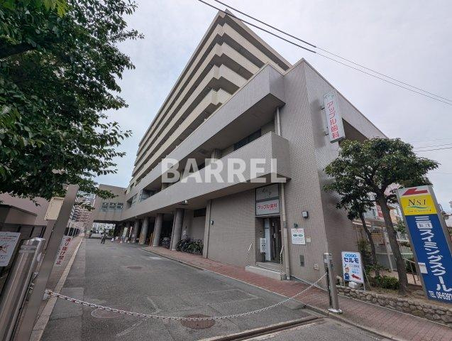 ファミールハイツ北大阪５号棟弐番館の外観