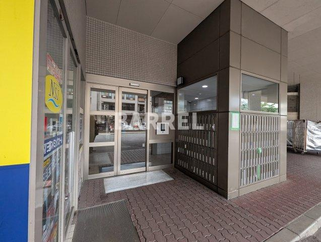 ファミールハイツ北大阪５号棟弐番館のエントランス