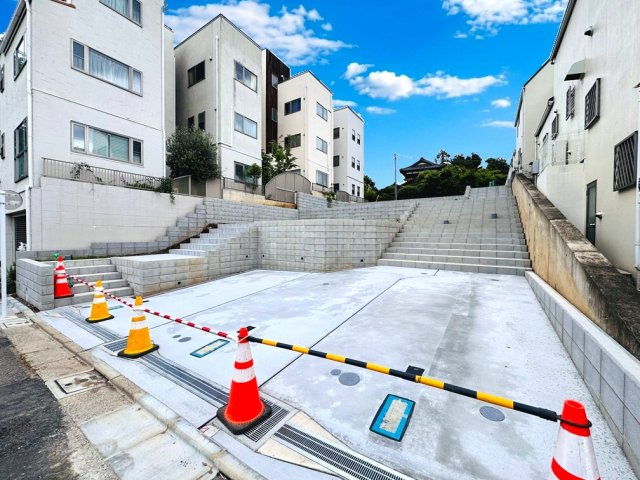 【前面道路含む現地写真】 | 板橋区大門　建築条件付売地　全3区画 | 前面広々6ｍ公道面。