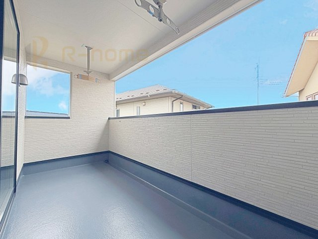 稲敷郡阿見町若栗第7　新築戸建て　2号棟のバルコニー|急な雨でも安心のインナーバルコニー♪忙しいご夫婦も大満足♪