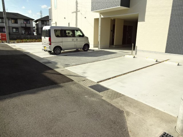 サンスーシの駐車場