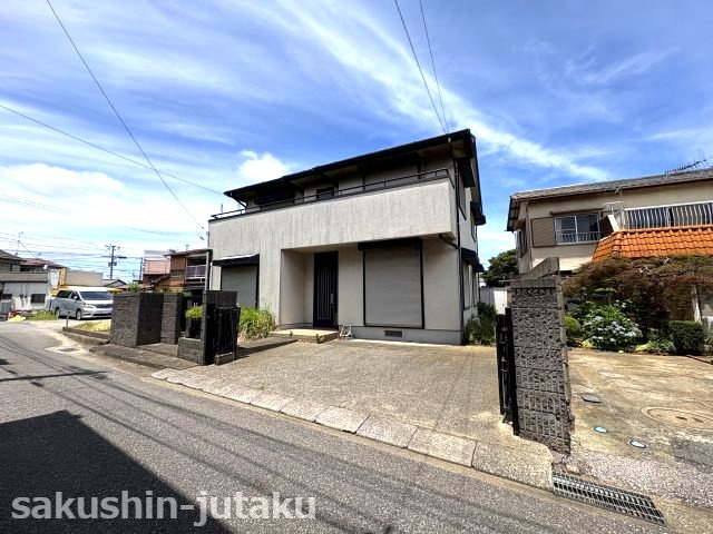 大和田　中古戸建の前面道路含む現地写真|大和田　中古戸建　京成大和田駅徒歩６分の立地　土地は余裕の47坪・建物ゆったり44坪　南道路面　５LDK　平成５年建築　近隣商業地域