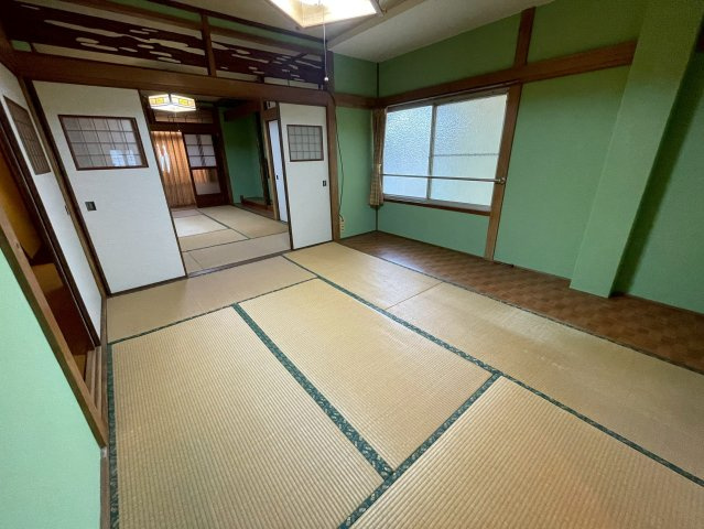 黒木綾戸貸家の寝室|寝室としても、家族憩いの場にも