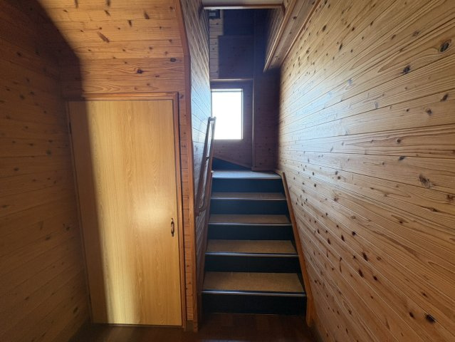 和泉戸建ての洋室