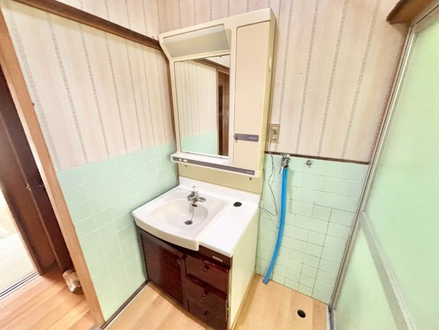 鶴田綾戸貸家の独立洗面台