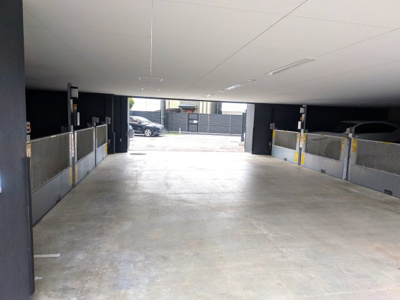 【駐車場】 | シーンズ高槻 | 敷地内に平面式と機械式の2種類の駐車場が装備されています。