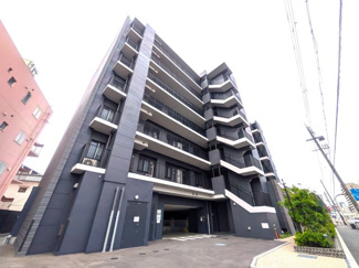 【外観】 | シーンズ高槻 | 3LDK築2年の築浅マンションです。2路線2駅利用可能なため便利な立地です。モノトーンでスタイリッシュな外観でおしゃれなマンションです♪エネファームやミストサウナ、防災備蓄倉庫が設置されています！