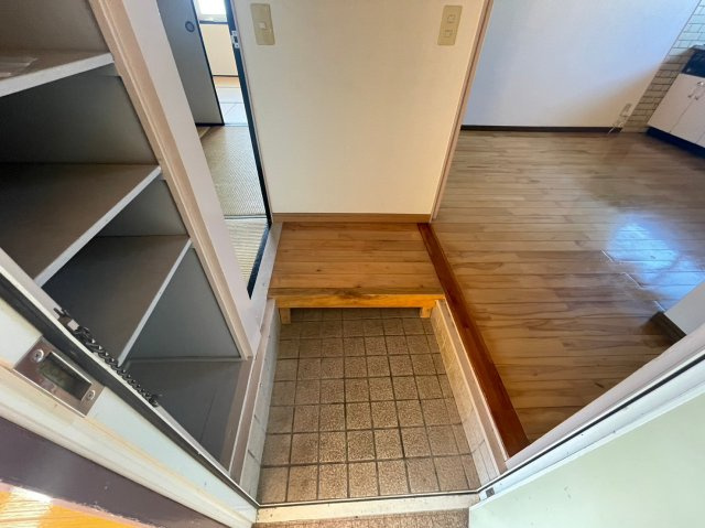 新星アパート坂田の玄関|すっきりとした玄関がお出迎え