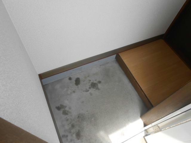 ハイツビコーズの玄関