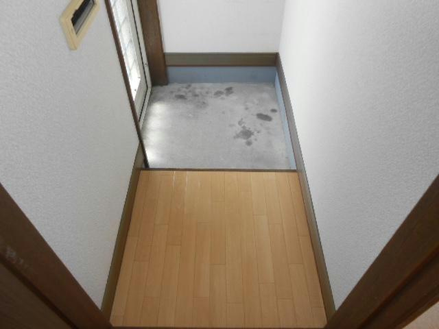 ハイツビコーズの玄関