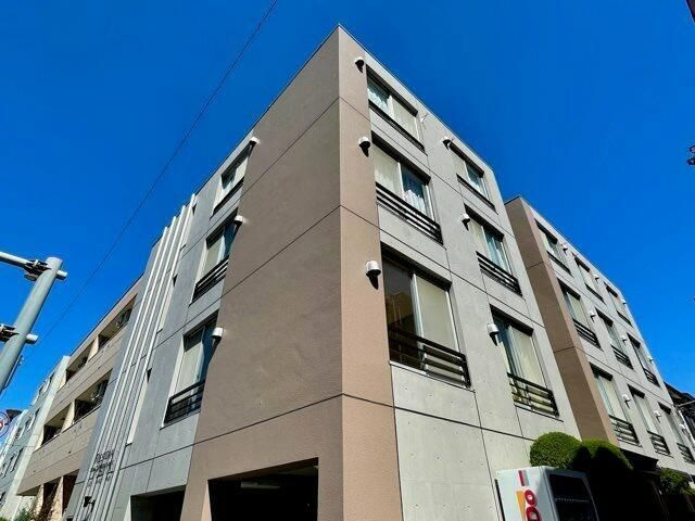 レジディア駒沢大学の外観|鉄筋コンクリート造・総戸数は18戸です。