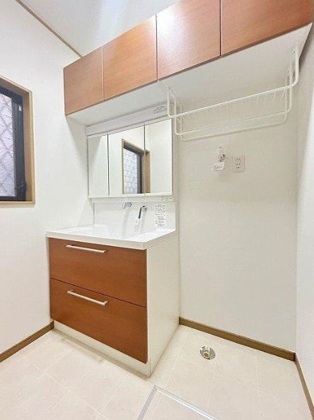 中央区東淵野辺1丁目　中古戸建の独立洗面台|独立洗面台で身支度をすべて済ませてしまいましょう