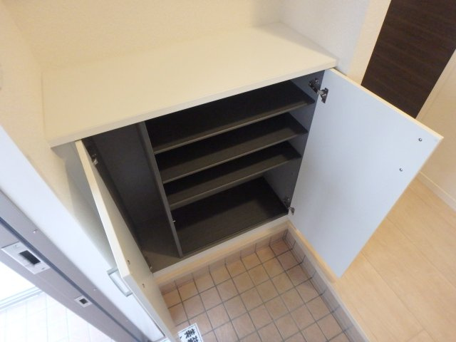 【収納】 | ダンデライオン門戸Ⅱ | 玄関収納です
