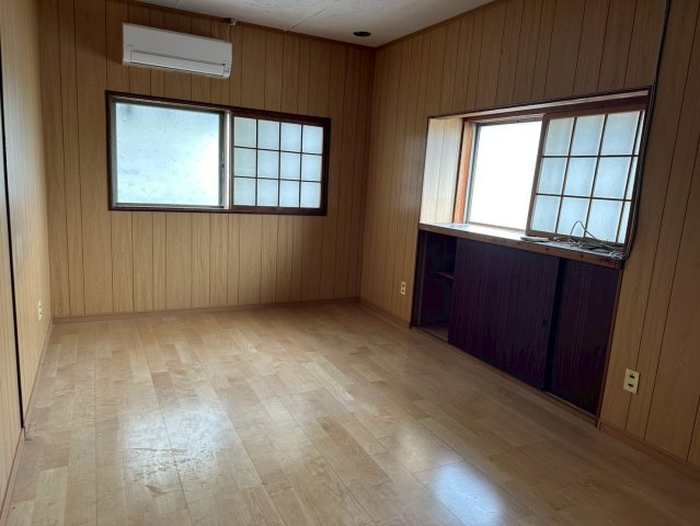 瀬戸町　中古戸建の洋室|【洋室】2面窓があり寝室に最適な居室！