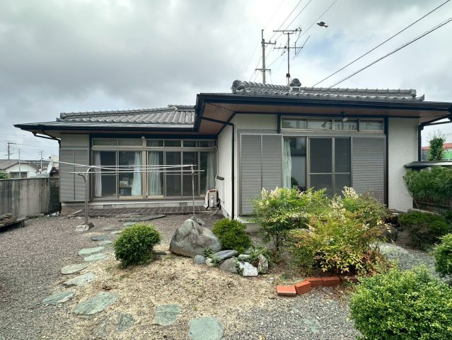 瀬戸町　中古戸建の庭|【庭】南側に立派なお庭があります！木々のお手入れがお好きな方におすすめです！