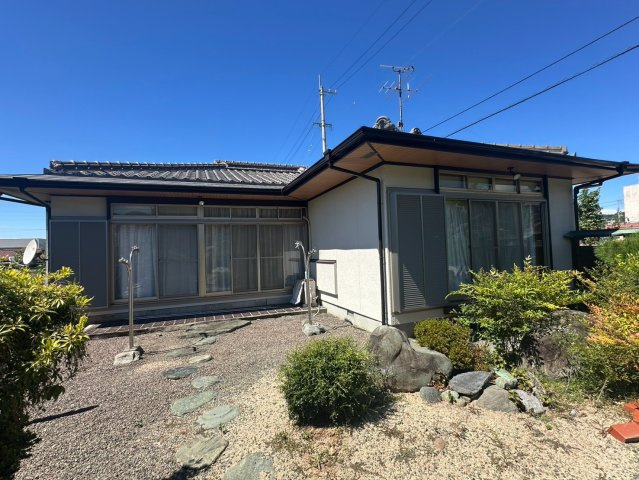 瀬戸町　中古戸建の庭|【庭】南側に立派なお庭があります！木々のお手入れがお好きな方におすすめです！