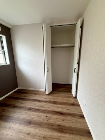 城東区東中浜２丁目中古戸建・4LDKの収納|洋室（約4.9帖）