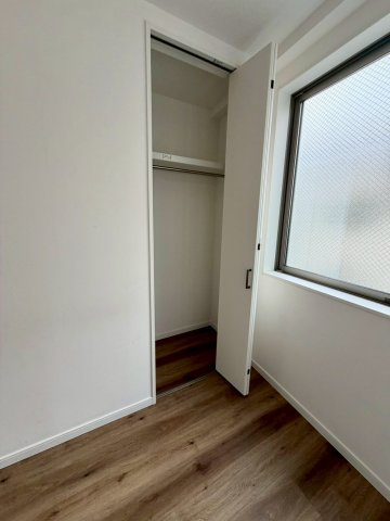 城東区東中浜２丁目中古戸建・4LDKの収納|洋室（約4.8帖）