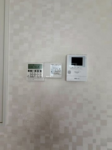 城東区東中浜２丁目中古戸建・4LDKの防犯設備|来客時に姿を確認できるモニタ付きインターホン。