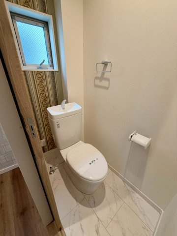 城東区東中浜２丁目中古戸建・4LDKのトイレ|トイレは1階と2階の2箇所にございます。