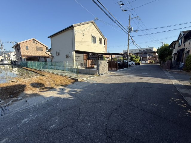 泉佐野市日根野　建築条件なし土地の前面道路含む現地写真