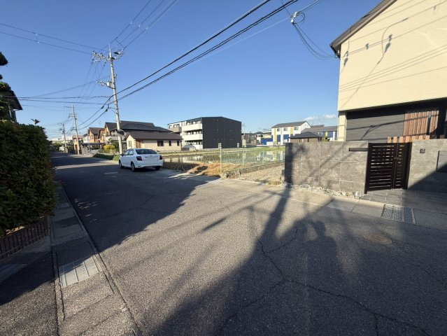 泉佐野市日根野　建築条件なし土地の前面道路含む現地写真