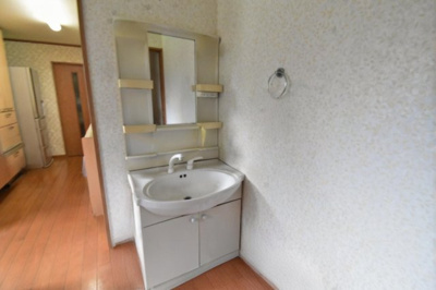 【独立洗面台】 | 曽於郡大崎町菱田　中古戸建 | 一部、AI家具を使用しています。