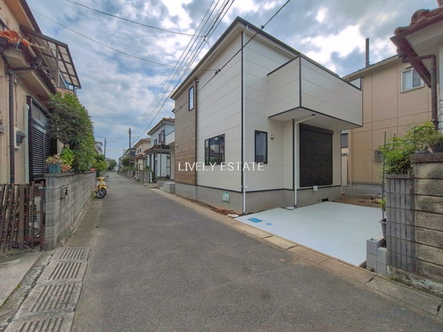 越谷市大沢 新築分譲住宅の前面道路含む現地写真