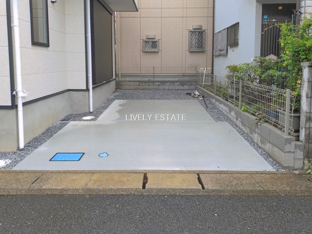 越谷市大沢 新築分譲住宅の駐車場